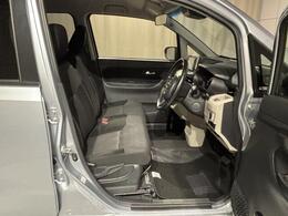 フロントシートは調整機能も細かく設定され、どんな体格にもフィット！！長距離でも快適なドライブをお楽しみ頂けます！