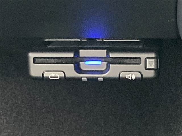 【ETC車載器】を装備しておりますので、ご納車直後からの遠距離ドライブも可能です。土日の利用料金の割引や、朝夕の通行料金を割引料金で高速道路をお楽しみいただけます。