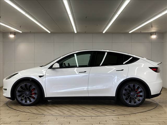 当店お薦めのボディガラスコーティングはいかがでしょうか？中古車の輝きを取り戻す、ボディーガラスコーティングです。スタッフもお薦めのオプションになります。