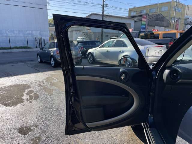 中古、新品のHDDナビ、ETC、地デジチューナー、フリップダウンモニター、バックモニターなど何でもご相談ください。下取りから取り換え、持ち込み取り付け可能です！ポータブルナビフルセグなど各メーカー取り扱い有