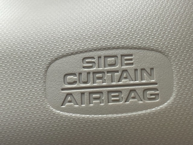 サイドカーテンエアバッグ搭載で万が一の際に包み込むように搭乗者を守ります！