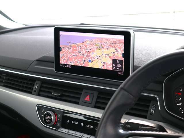 ●アウディ・マルチメディア・インターフェイスは、ナビゲーションやオーディオ機能だけでなく、車両の様々な設定が行える最先端のインターフェイスユニットです。