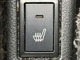 【シートヒーター】シートを温めてくれる暖房機器です！長時間座っていると負担が掛かりやすい背中や腰、または冬場などの寒い日に冷えやすい脚部に快適なぬくもりを伝えます。