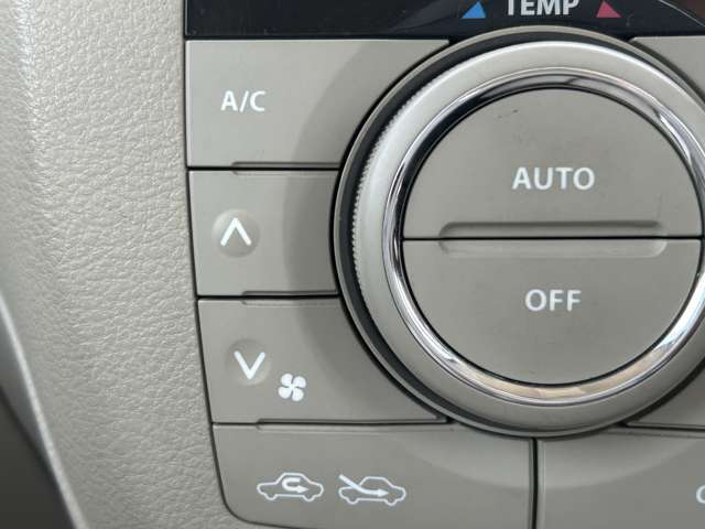 【オートエアコン】車内温度を感知して自動で温度調整をしてくれるのでいつでも快適な車内空間を創り上げます！