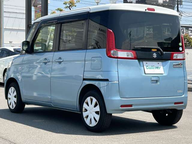 【左斜後】お車を左後ろから見るとこのような感じになります。テールランプやドアバイザー等装備品を確認できます。