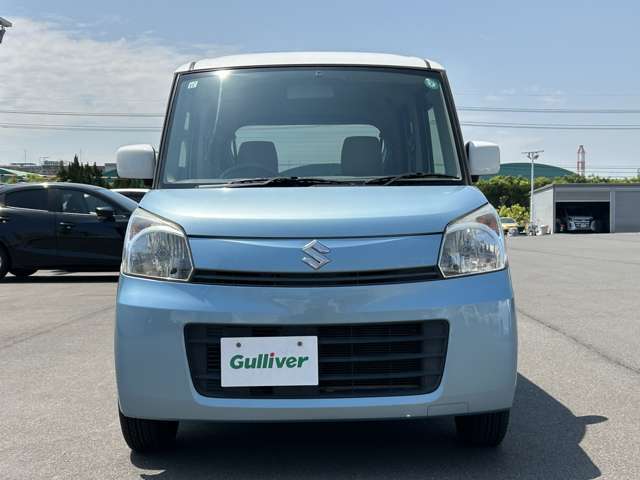 【正面】お車を前から見るとこのような感じです。ヘッドライトの形やグリル等顔つきを確認できます。