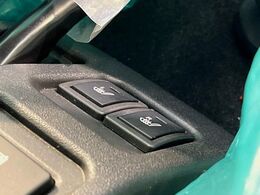 【シートヒーター】寒い日に重宝するシートヒーター！エアコンより早く温まってくれるので寒がりの人も安心ですね♪エアコンの温風は乾燥するから苦手、という方にもをおすすめです。