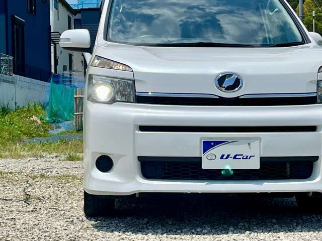 明るい視界で夜間も運転しやすいディスチャージヘッドランプを搭載しています。
