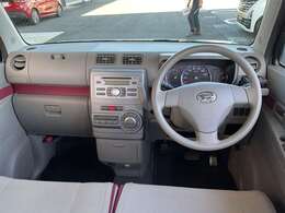 インパネ周りはこのように機能的にまとまっています。クリーニング済みで室内もキレイです。