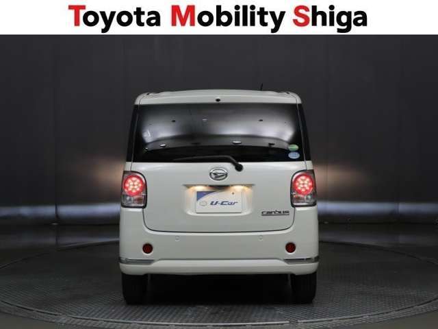 リヤのコンビネーションランプは後続車からも確認しやすいデザインです。