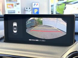 【バックカメラ】駐車時に後方がリアルタイム映像で確認できます。大型商業施設や立体駐車場での駐車時や、夜間のバック時に大活躍！運転スキルに関わらず、今や必須となった装備のひとつです！