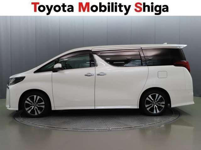 狭い駐車場スペ-スでも両側パワ-スライドドア付きなので乗り降りもラクラクです！
