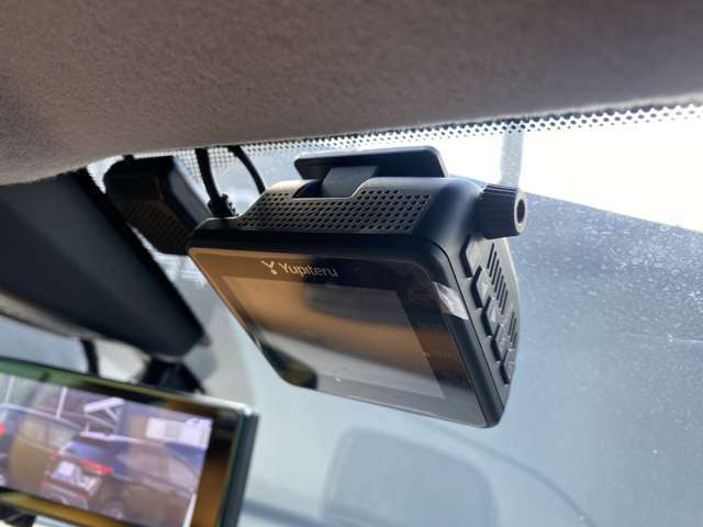 社外ドライブレコーダー付きです。前だけでなく、後ろの追突事故や煽り運転の状況も録画してますよ。