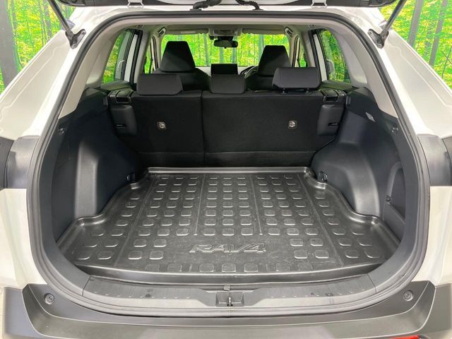 3列目シートはもちろん状態良好☆大人でもゆったりと座って頂けますので、大人数でのお出かけもラクラクです♪ご家族で、気の知れた仲間で、ドライブに行くのが楽しみですね♪