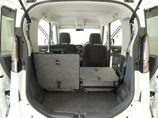 左右片側ずつ背もたれを倒せます。乗車人数や荷物量に応じたアレンジが可能です。