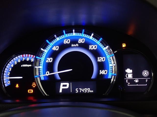 スピードメーター周りの照明色で　エコ運転の確認ができます。ゲーム感覚でエコ運転を楽しめます。