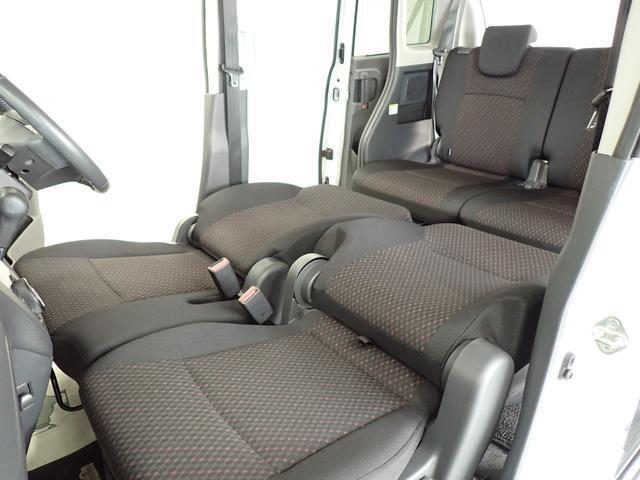 シートアレンジ多彩です。足を伸ばしてゆっくり休憩できる　広々車内です。