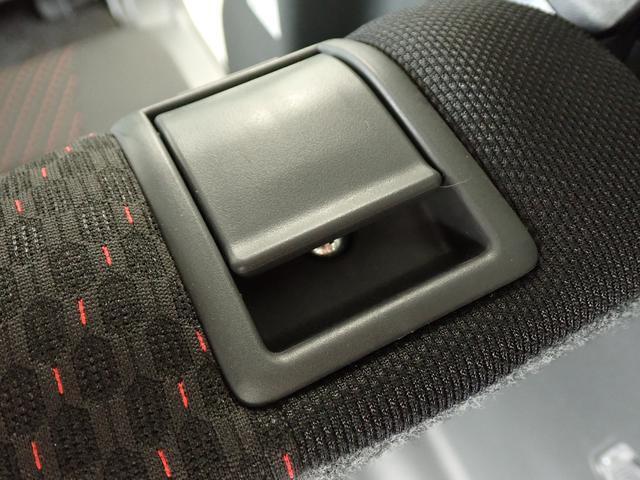 バックドア側からでも　手軽にシートアレンジが可能です。