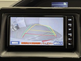 バックモニター付なので後退時に後方が見えるので安心。　車は構造上、死角がたくさんなので万が一を考えると必須ですね。　あくまで補助の為の装備、バックは目視で確認する事が重要ですよ。