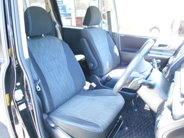 視点が高いので視界も広々、運転も楽々。大きい車が不慣れな方でも安心です。