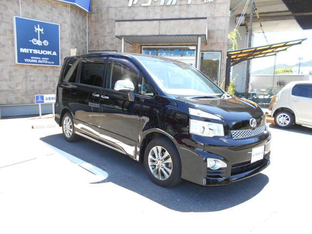 きれいなブラックの車両です。