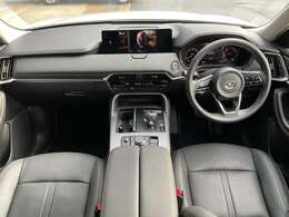 快適な室内空間が広がります。デザイン性と操作性を両立したインテリアでドライバーを飽きさせません☆