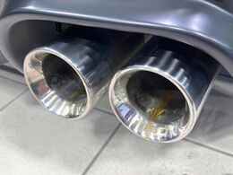 【TRD製マフラー】純正にはない個性あふれる「後ろ姿」を演出する○○マフラー付き！ビジュアル・サウンド共にこだわりの一台に仕上がっております♪