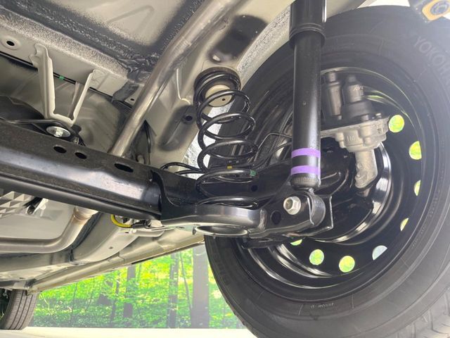 お車を安心してお乗りいただく為には、足回りの定期点検が欠かせません。サービスサポート（有償保証）では無料点検もご提供しており、安心のカーライフをお過ごしいただけるサポート体制が整っています。
