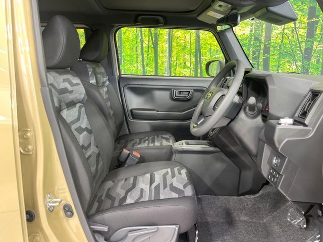 運転席シート廻りは使用感も少なく、良好な状態となっています。丁寧に使われていたことがよくわかりますね。