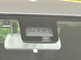 【スズキ　セーフティサポート】走行中に前方の車両等を認識し、衝突しそうな時は警報とブレーキで衝突回避と被害軽減をアシスト。より安全にドライブをお楽しみいただけます。