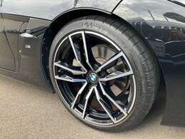 マグマレッド・ヴァーネスカレザー　純正ナビ　バックモニター　パーキングアシスト　パドルシフト　Mエアロダイナミックパッケージ　アダプティブクルーズコントロール ヘッドアップディスプレイ　シートヒーター