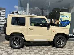 ガラス面を立て、サイドに雪がたまりにくくしたスクエアサイドボディ。