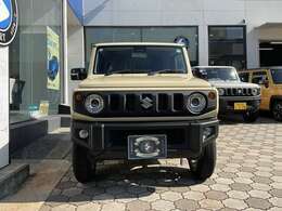 ボンネットの強度を高めるクラムシェルフード。