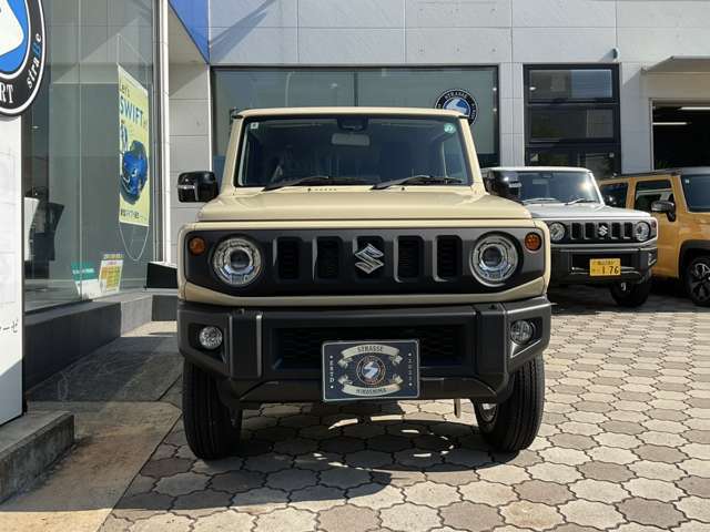 ボンネットの強度を高めるクラムシェルフード。