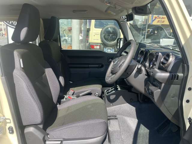 運転席・助手席の座面をしっかりと温めるシートヒーターを装備。