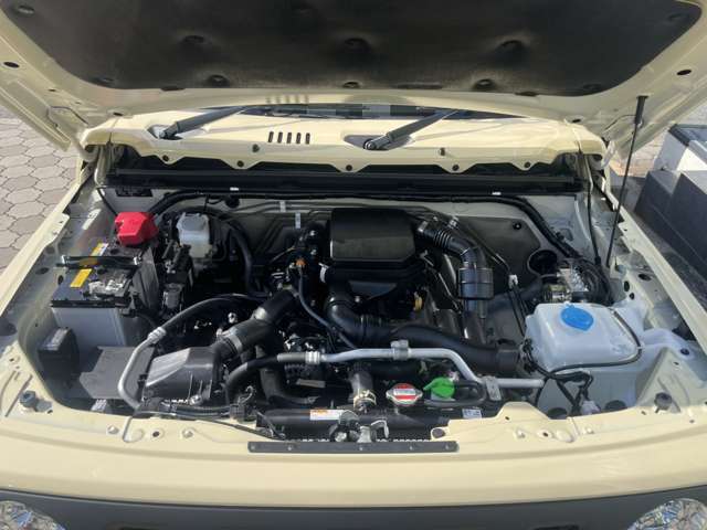 本格4WDの過酷な使用環境で走りやすさと耐久性を追及したエンジン。