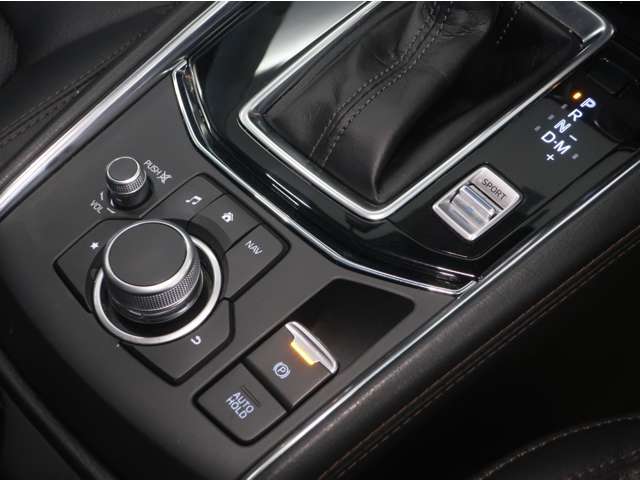 【電動サイドパーキング】便利な電動式パーキングブレーキ（オートホールド機能）付♪渋滞や信号待ちで長く停車する時も、ペダルから足を離しておくことが出来ますので、足が疲れにくいです！