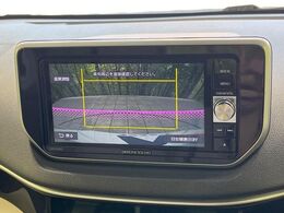 【バックカメラ】駐車時に後方がリアルタイム映像で確認できます。大型商業施設や立体駐車場での駐車時や、夜間のバック時に大活躍！運転スキルに関わらず、今や必須となった装備のひとつです！
