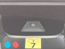 【ホンダセンシング】走行中に前方の車両等を認識し、衝突しそうな時は警報とブレーキで衝突回避と被害軽減をアシスト。より安全にドライブをお楽しみいただけます。