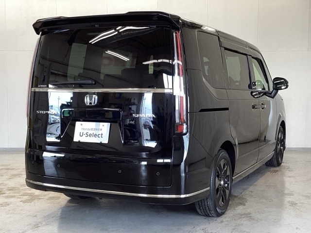 【Honda認定中古車 U-Select】　は3つの安心をお約束します。　1　Hondaのプロが整備した安心。 2　第三者機関がチェックした安心。　3　購入後もHondaが保証する安心。