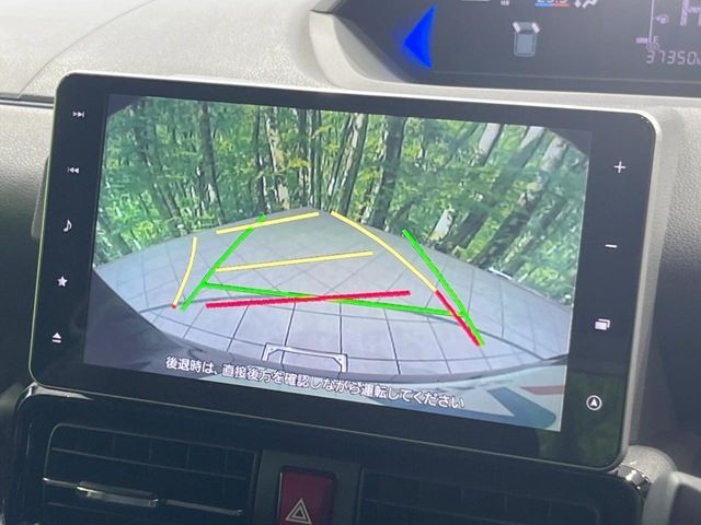 【バックカメラ】駐車時に後方がリアルタイム映像で確認できます。大型商業施設や立体駐車場での駐車時や、夜間のバック時に大活躍！運転スキルに関わらず、今や必須となった装備のひとつです！