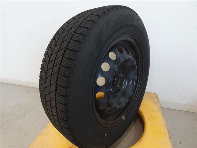 R4年式冬タイヤ195/65R15ブリジストン製です。