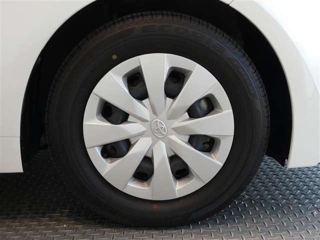 R4年式夏タイヤ195/65R15ブリジストン製です。