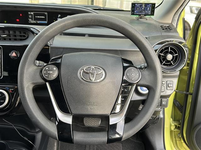 【ステアリング】軽い力で扱いやすいハンドルです。目立つ傷やスレなどなく綺麗な状態です！除菌プランいれていただくとさらに快適に！清潔なお車はお子様にも安心ですね！