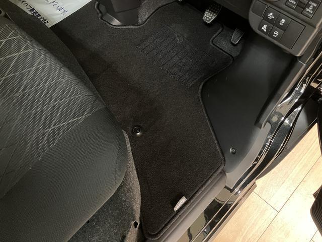 純正アクセサリーのカーペットマットが付属されております☆これはうれしいですね（＾＾♪