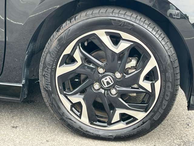 社外アルミホイールやローダウンサス・車高調・革調シートカバー・LEDヘッドライト・エアロパーツ・ナビ・バックカメラ・ETCなど社外パーツも販売・取り付け可能です。是非ご相談ください！