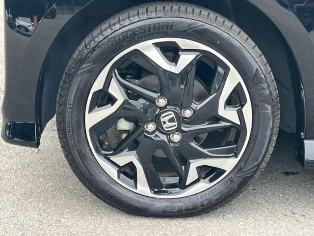 社外アルミホイールやローダウンサス・車高調・革調シートカバー・LEDヘッドライト・エアロパーツ・ナビ・バックカメラ・ETCなど社外パーツも販売・取り付け可能です。是非ご相談ください！