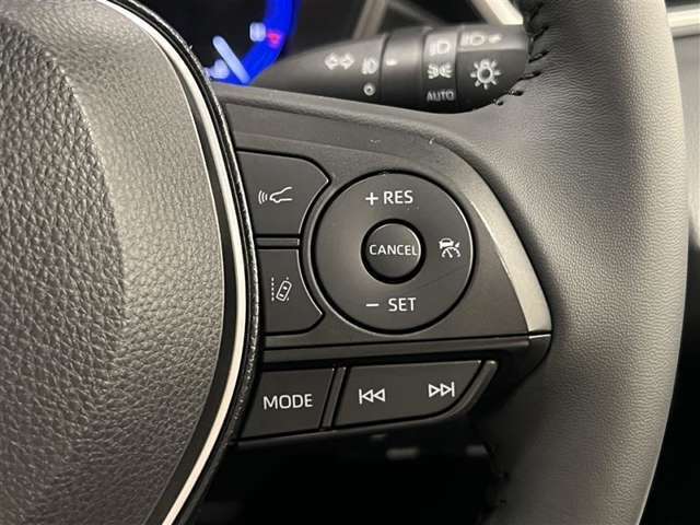 右側で全車速追従機能レーダークルーズコントロールの操作などが可能！