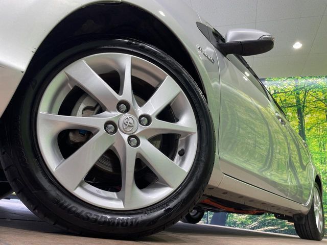 【純正16インチアルミホイール】外観にマッチした純正アルミホイールを装着しております。各種社外アルミホイールや、スタッドレスタイヤも取扱いしております。是非ご相談ください♪