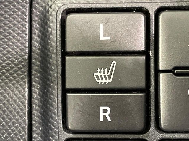 【シートヒーター】寒い日に重宝するシートヒーター！エアコンより早く温まってくれるので寒がりの人も安心ですね♪エアコンの温風は乾燥するから苦手、という方にもをおすすめです。